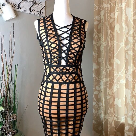 FASHION Nova caged dress very sexy open V-neck with straps across the chest XS - Picture 2 of 13